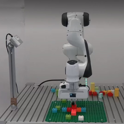 Robotic Manipulator Builds Lego